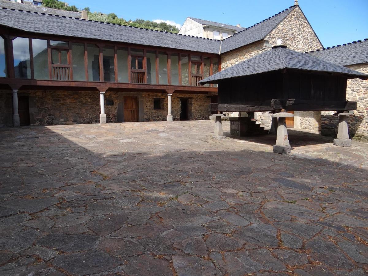 Albergue Francisco Giner De Los Rios 比利亚夫利诺 外观 照片